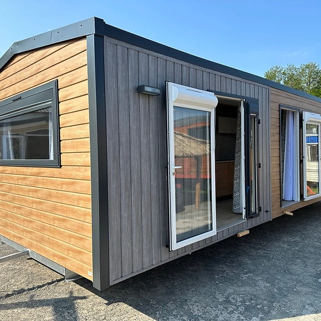 3c2830_64837a43cda3427494aec75fbb03f205mv2.webp Louisiane Mistral 2023 – Image 1