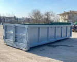 Conteneur roll-off avec enlèvement