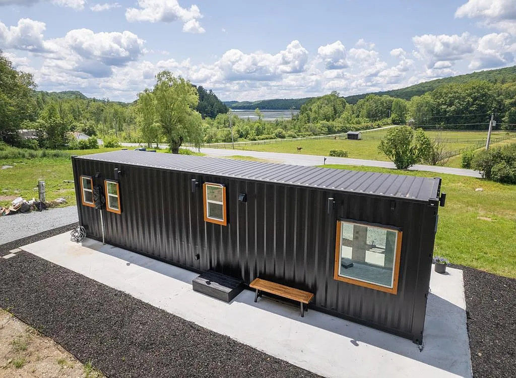 9ac816_872e786843d544bd92d7f1a123632818_mv2-2-1.webp Conteneur Maison 40'' Modèle Mowowa – Image 1