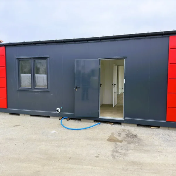 Conteneur Modulaire en panneaux sandwich – bureaux, commerces/logements, 6 pièces – 63 m²