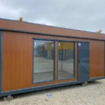 BUNGALOW AVEC SANITAIRES COMMERCIAUX, IMMEUBLE DE BUREAUX ET D'HABITATION 3×7