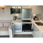 Conteneur converti espace de vie extérieur moderne et élégant – Image 21