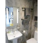 Conteneur converti espace de vie extérieur moderne et élégant – Image 19