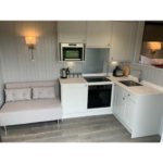 Conteneur converti espace de vie extérieur moderne et élégant – Image 17