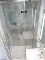 Conteneur converti espace de vie extérieur moderne et élégant – Image 9